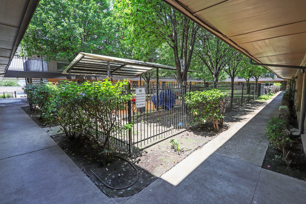 Courtyard 02.JPG
